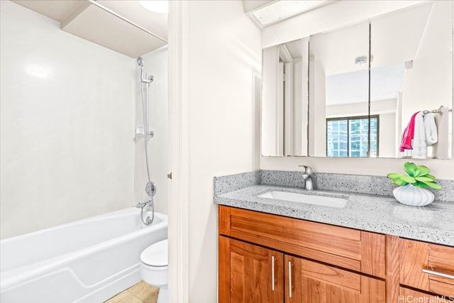 225 Queen Street 11E, Honolulu, HI 96813