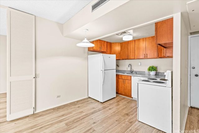 225 Queen Street 11E, Honolulu, HI 96813