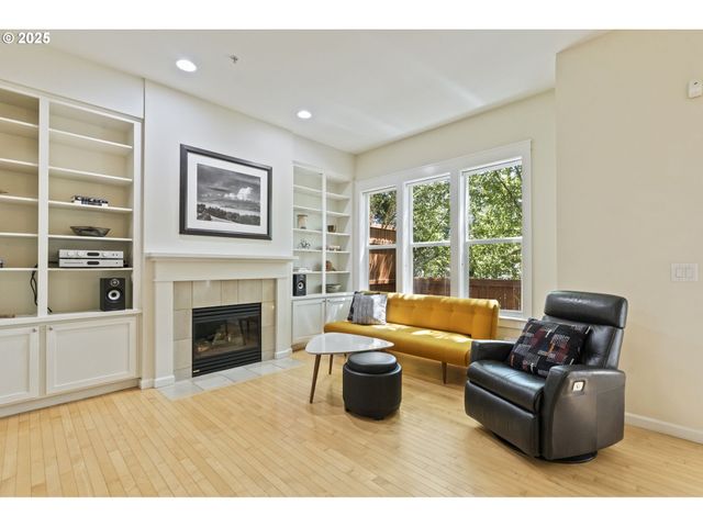 7909 Sw 31ST Ave 6, Portland, OR 97219