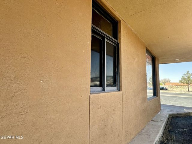 3385 N YARBROUGH Drive, El Paso, TX 79925