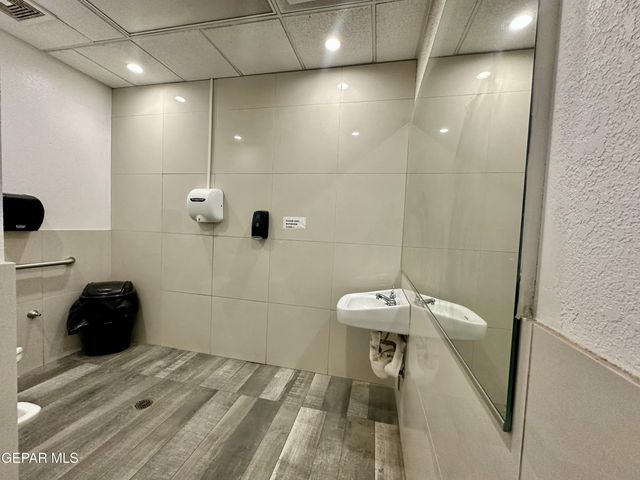 3385 N YARBROUGH Drive, El Paso, TX 79925