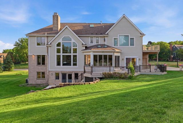 N28W30244 Red Hawk COURT, Pewaukee, WI 53072