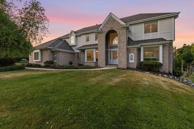 N28W30244 Red Hawk COURT, Pewaukee, WI 53072