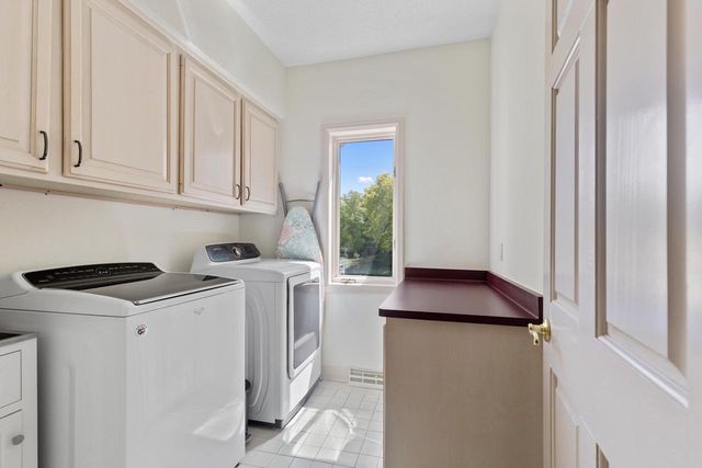 N28W30244 Red Hawk COURT, Pewaukee, WI 53072