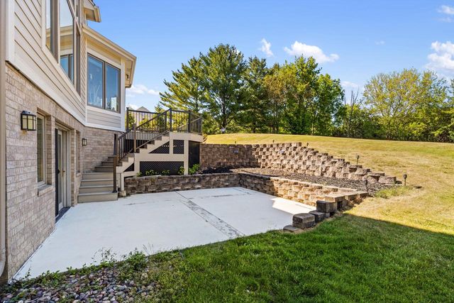 N28W30244 Red Hawk COURT, Pewaukee, WI 53072