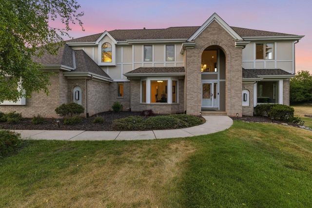 N28W30244 Red Hawk COURT, Pewaukee, WI 53072