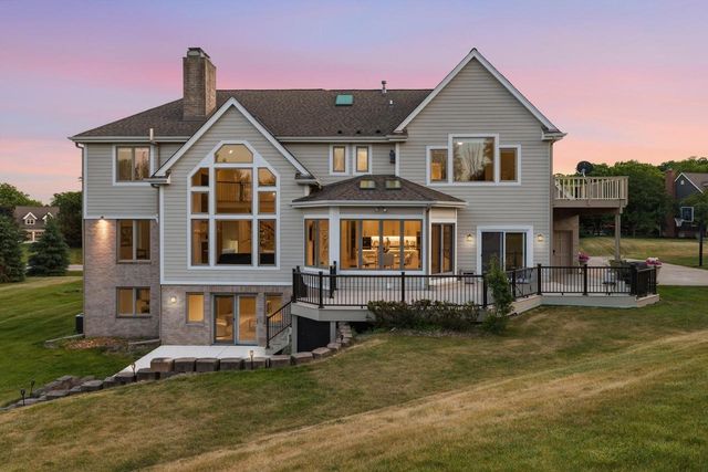 N28W30244 Red Hawk COURT, Pewaukee, WI 53072
