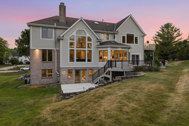 N28W30244 Red Hawk COURT, Pewaukee, WI 53072