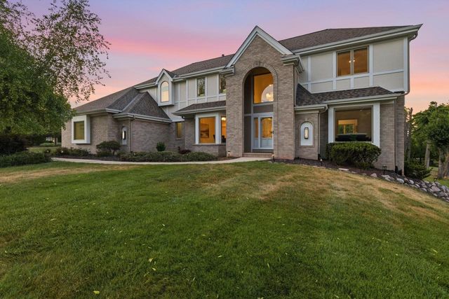 N28W30244 Red Hawk COURT, Pewaukee, WI 53072