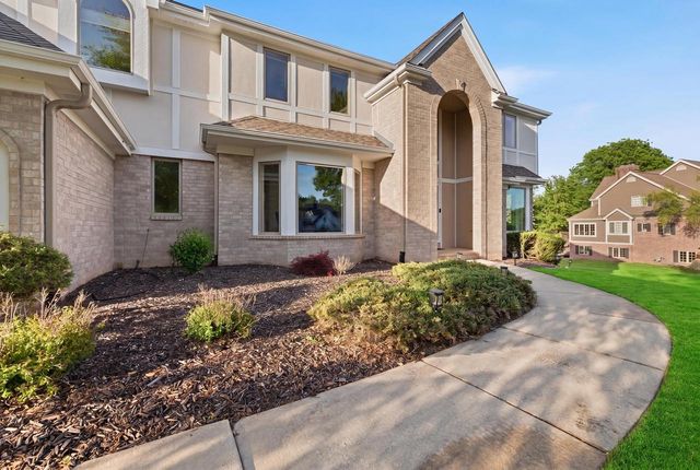 N28W30244 Red Hawk COURT, Pewaukee, WI 53072