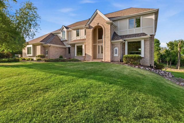 N28W30244 Red Hawk COURT, Pewaukee, WI 53072