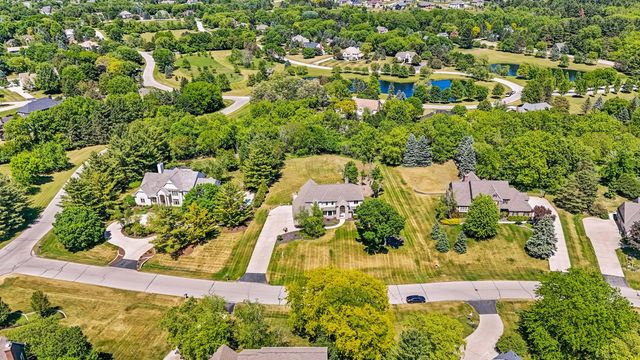 N28W30244 Red Hawk COURT, Pewaukee, WI 53072