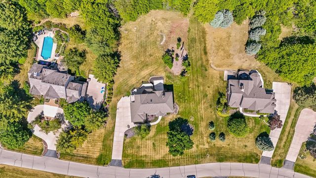 N28W30244 Red Hawk COURT, Pewaukee, WI 53072