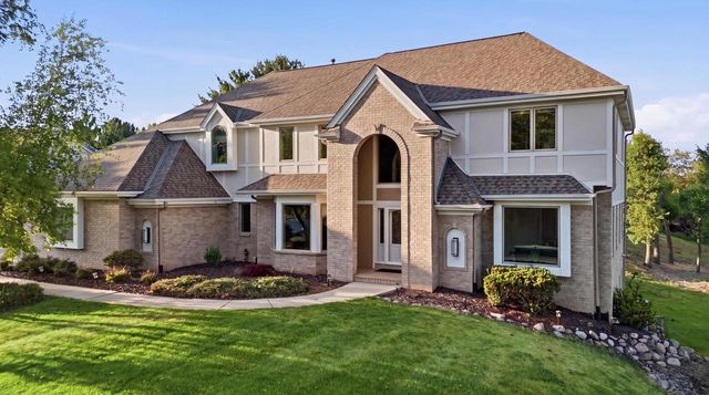 N28W30244 Red Hawk COURT, Pewaukee, WI 53072