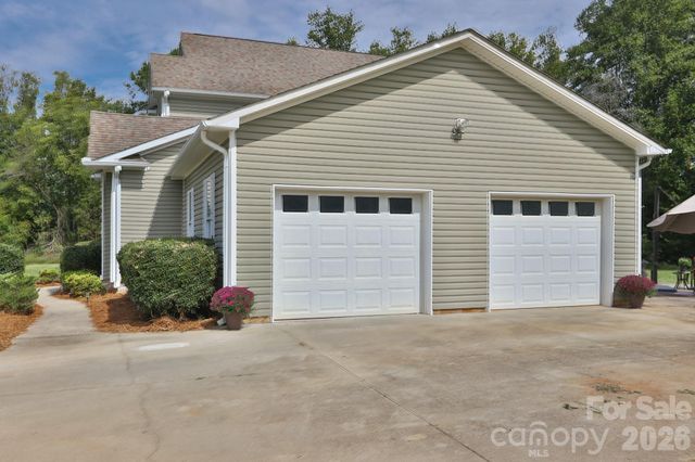 3137 Yorkshire Lane, Boonville, NC 27011