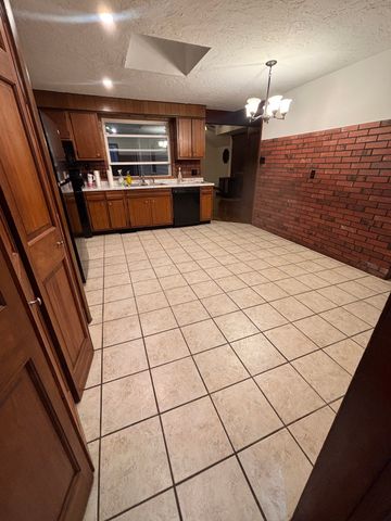39 Bullard Ave, Worcester, MA 01605