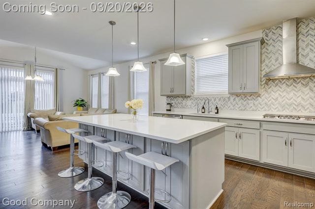 53217 Bay Laurel Lane, South Lyon, MI 48178