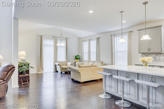 53217 Bay Laurel Lane, South Lyon, MI 48178