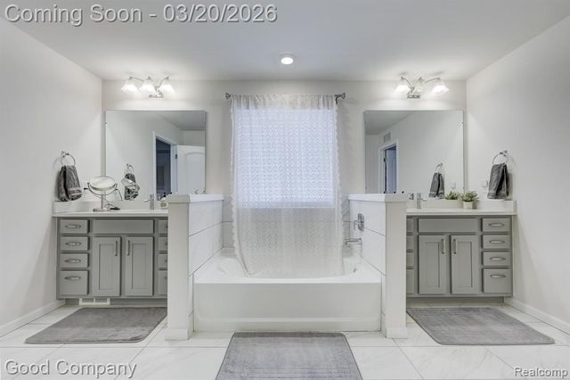 53217 Bay Laurel Lane, South Lyon, MI 48178