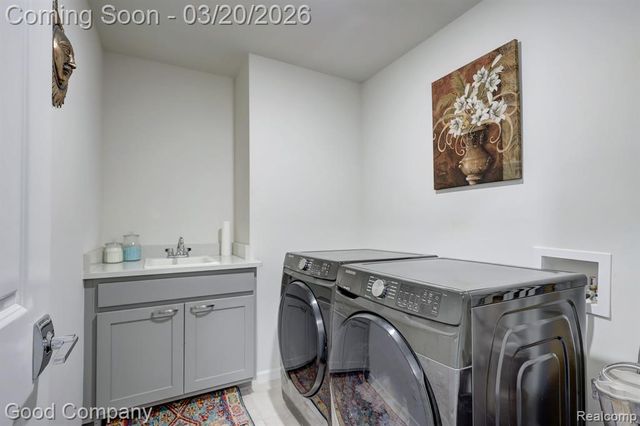 53217 Bay Laurel Lane, South Lyon, MI 48178