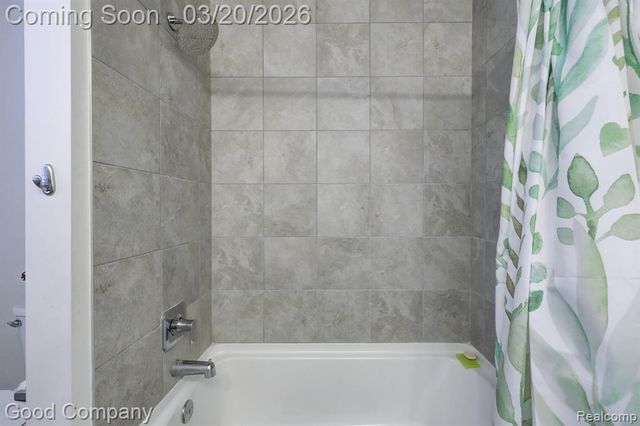 53217 Bay Laurel Lane, South Lyon, MI 48178