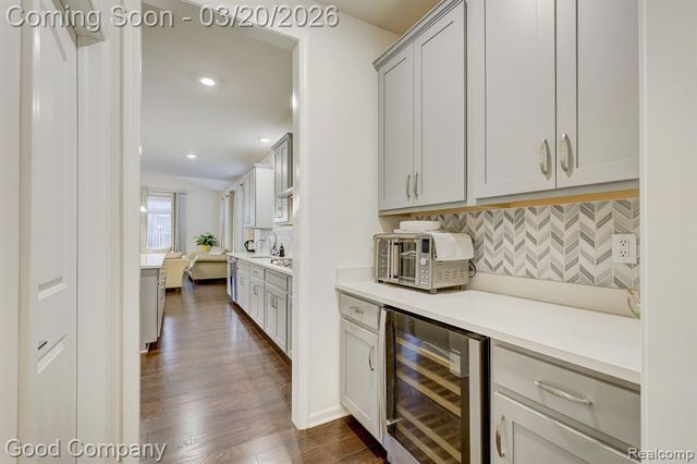 53217 Bay Laurel Lane, South Lyon, MI 48178