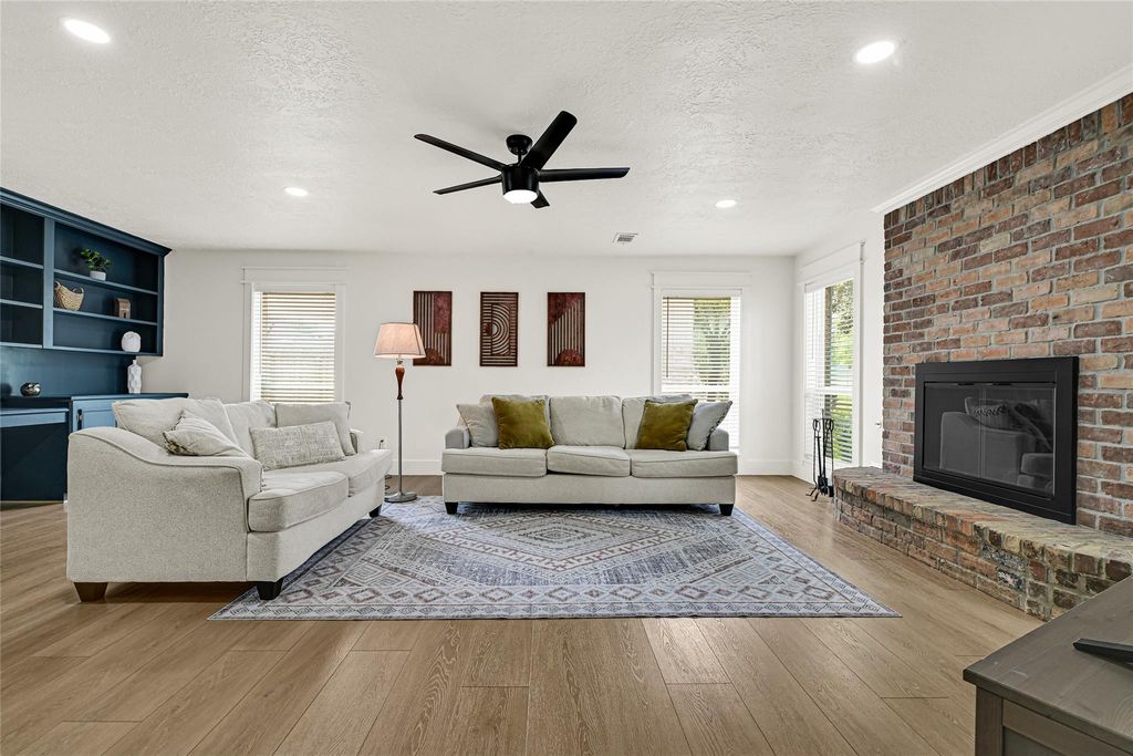 723 Loire Lane, Houston, TX 77090
