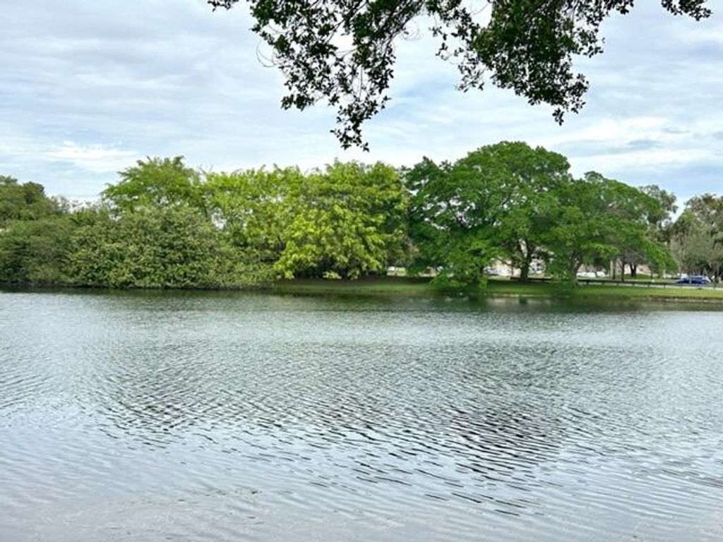 9450 Poinciana Place 301, Davie, FL 33324