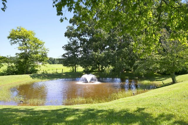 1160 Fleet Town Rd, Dickson, TN 37055