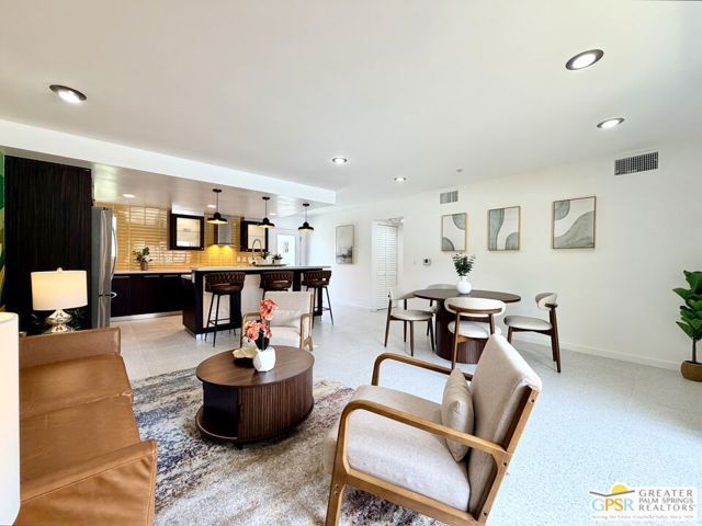 588 E San Lorenzo Road 201, Palm Springs, CA 92264