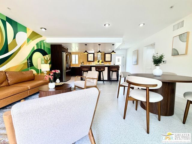 588 E San Lorenzo Road 201, Palm Springs, CA 92264