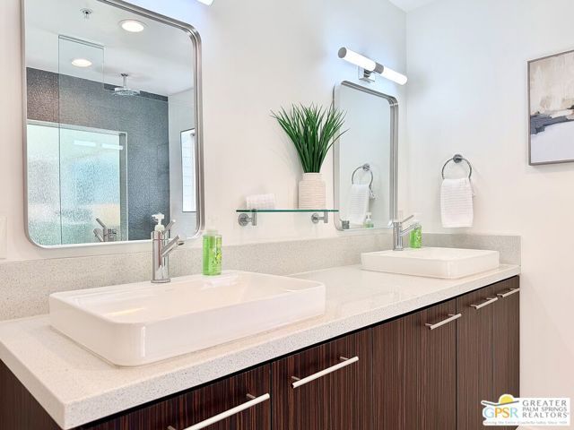 588 E San Lorenzo Road 201, Palm Springs, CA 92264