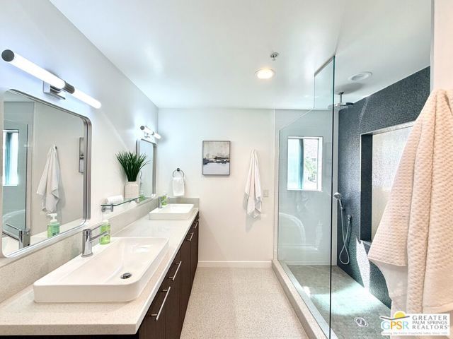 588 E San Lorenzo Road 201, Palm Springs, CA 92264
