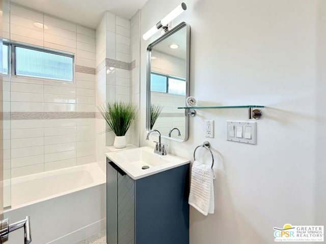 588 E San Lorenzo Road 201, Palm Springs, CA 92264