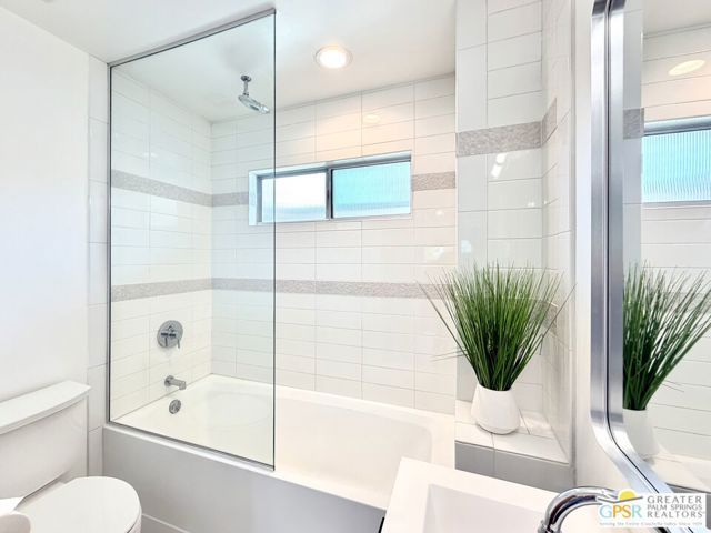 588 E San Lorenzo Road 201, Palm Springs, CA 92264