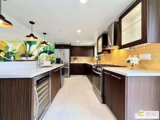 588 E San Lorenzo Road 201, Palm Springs, CA 92264