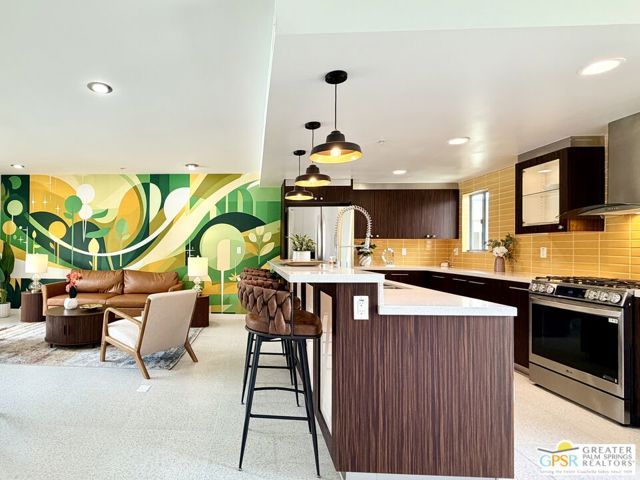 588 E San Lorenzo Road 201, Palm Springs, CA 92264