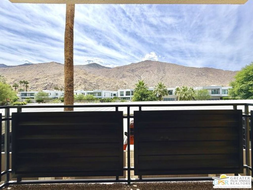 588 E San Lorenzo Road 201, Palm Springs, CA 92264