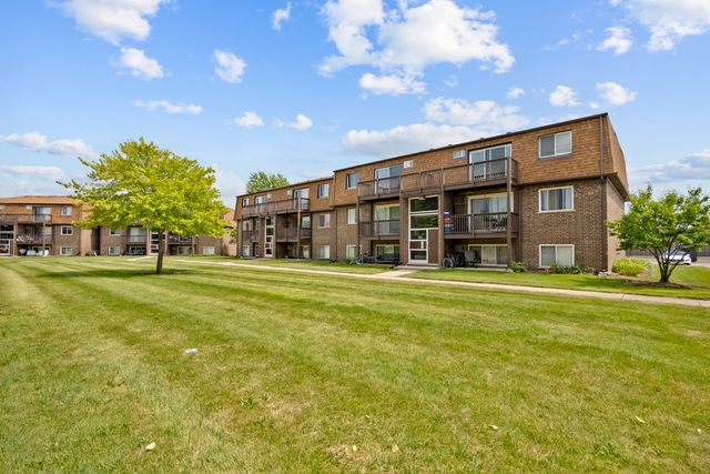 108 Boardwalk Street 2E, Elk Grove Village, IL 60007
