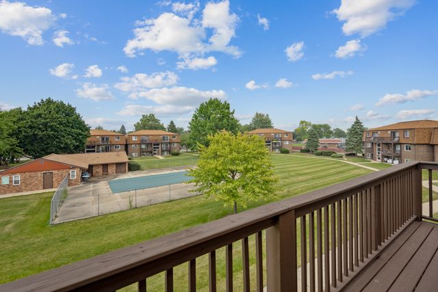 108 Boardwalk Street 2E, Elk Grove Village, IL 60007
