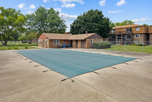 108 Boardwalk Street 2E, Elk Grove Village, IL 60007