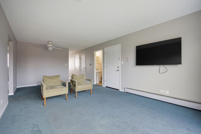 108 Boardwalk Street 2E, Elk Grove Village, IL 60007
