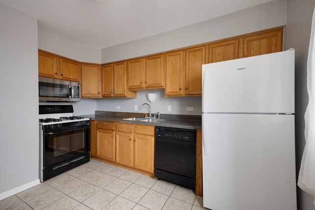 108 Boardwalk Street 2E, Elk Grove Village, IL 60007