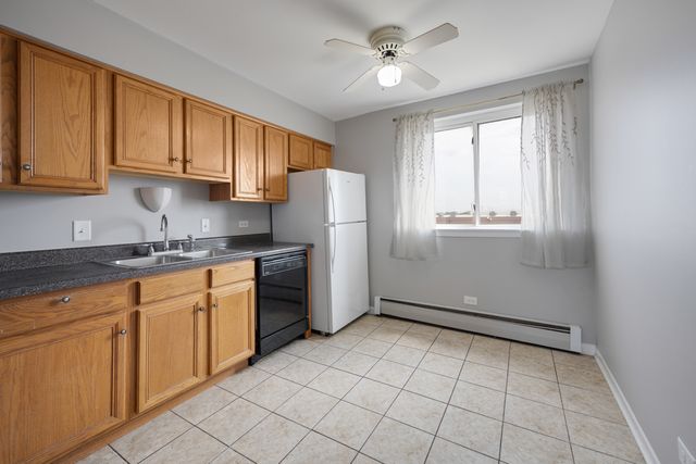 108 Boardwalk Street 2E, Elk Grove Village, IL 60007