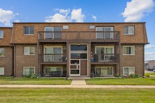 108 Boardwalk Street 2E, Elk Grove Village, IL 60007