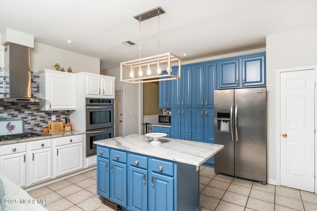 20 Yeger Drive, Allentown, NJ 08501