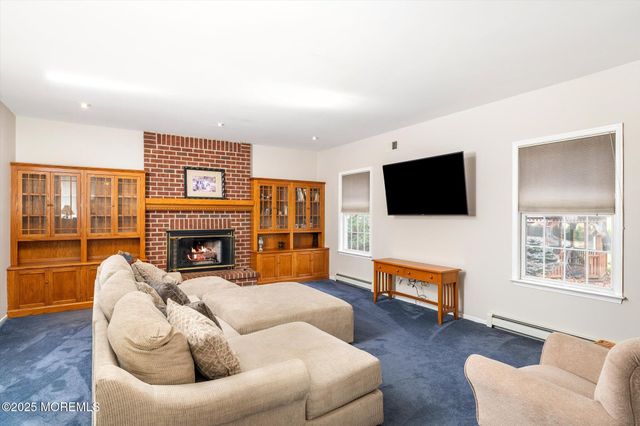 20 Yeger Drive, Allentown, NJ 08501