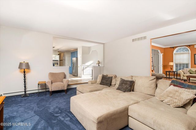 20 Yeger Drive, Allentown, NJ 08501