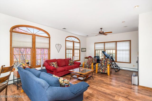 20 Yeger Drive, Allentown, NJ 08501