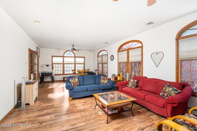 20 Yeger Drive, Allentown, NJ 08501